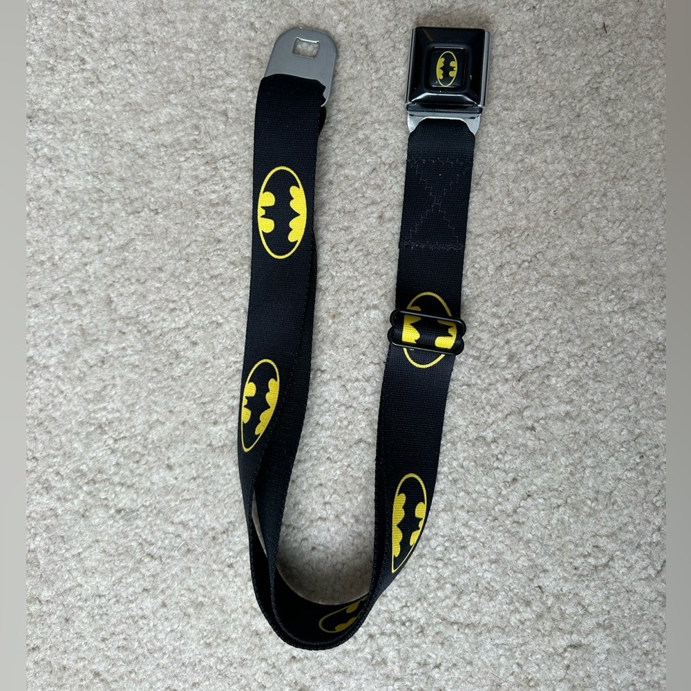 Buckle Down Seat Belt Batman L DC Comics
Yellow Bat Signal Adjustable - Picture 2 of 10